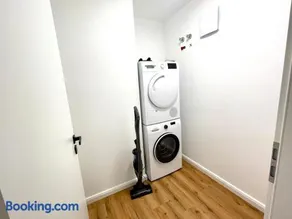 Modern Business Apartment - Parking - Fast WiFi - Image 5