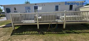 RJ Luxury Caravan Hire With Hot Tub - Image 2
