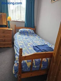 Waterside Holiday Cottage on Camel Trail Wadebridge Sleeps 5 - Image 2