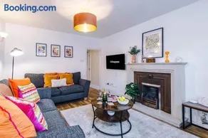 Spacious Old Post Office, 3 Bed in Nantwich by 53 Degrees Property - Perfect for Families and Groups - Image 2