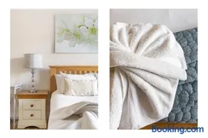 GuestReady - Relaxing Ensuite Room with Balcony - Image 5