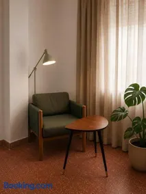 Room by Turia park - Image 1