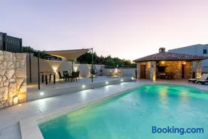 Villa Rose - Image 1