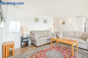 3 Bed in Hythe oc-s32090 - Image 3
