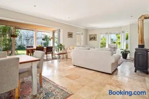 Sunny Thesen Islands Cottage - Image 3