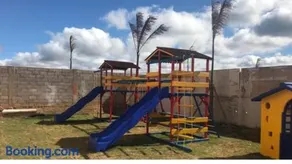Chalé em Resort Catarina Home Club, Conforto, piscina e lazer completo - Image 5