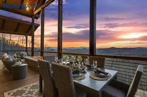 Luxury Cabin Mountain Views Pool Table Hot Tub - Image 1