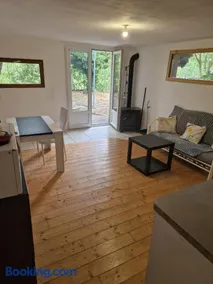 Spacious Studio With Garden in Gorges d'Ardèche - Image 1