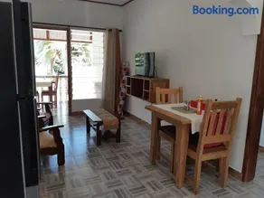 Comfortable apartment in Baie Sainte Anne 56 m² with sea view - Image 1