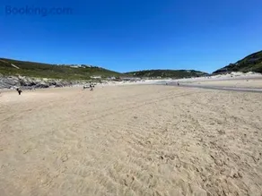 Whispering Waves in Porthtowan, Beachfront Apartment - Image 2
