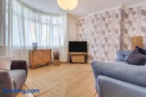 West Midlands-Contractor-Long stay-parking-4 beds - Image 4