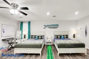 Ocean - 5 Beds Retreat with Pickleball, Arcade, Grill & Beach Access! - Image 3