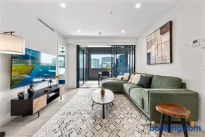 Luxe Newstead Pad with 65-inch TV, Balcony, Pool and Gym - Image 1