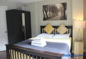 Modern Studio w-Kitchen - Parking Near Appleby GO - 40 Min to Toronto - Image 1