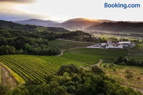 Vie D'Alt Wine and Rooms - Image 1