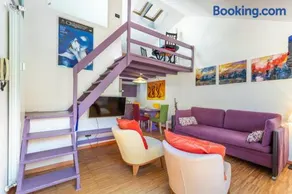 Hostdomus - Purple Apartment - Image 1