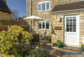 Spring Cottage - Image 2