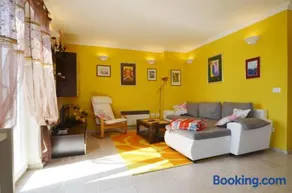 Apartment Kare - Image 1