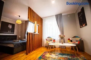 Roni House - Image 1