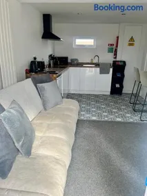 Luxury Studio With Hot Tub - Image 3