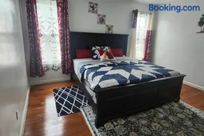 Massive 5 bedroom Close to NYC - Image 3