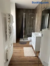 Charmant appartement neuf avec parking privé - Image 4