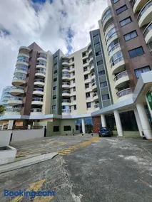 Prédio à beira-mar, na melhor localização do Rio Vermelho. - Image 1