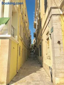 Grandma’s old town house - Image 1