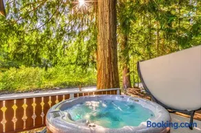 Riverfront Cabin Hot Tub Dogs OK Near Mt Rainier - Image 2