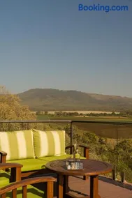 Rubi Ranch Hyrax Hill Lake House - Image 5