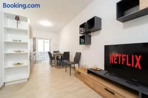 Hestia Luxury Garden Suite -Jacuzzi Near Beach - Image 3
