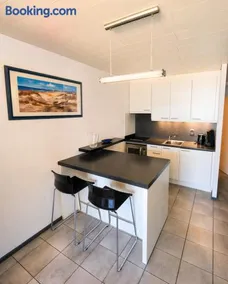 Modern studio direct Seaview & free parking - Image 1