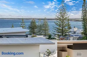 Kings Beachside Escape spacious apartment centrally located - Image 2