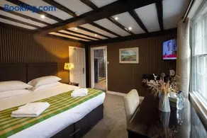 Whyte Harte Hotel - Image 4