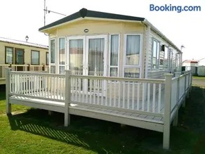 The Grange Ingoldmells Derwent 6 Berth Central heated Wrap Around Decking - Image 4