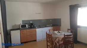 Appart simple entier 1 ch à ch-gontier 1er ou 2eme étage - Image 2