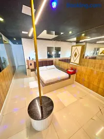 Shopping Motel - Image 3