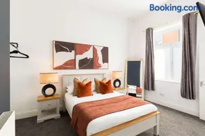 1-Bedroom Apartment in Leamington Spa with Free Parking - Image 2