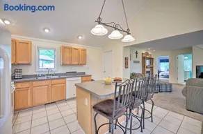 Beautiful Irish Hills Farmhouse w/ Fire Pit! - Image 5