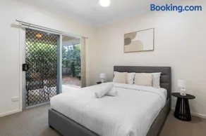 Cozy 2BR Retreat in Peaceful Mount Warren Park - Image 1