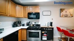 Stylish 5BR DC Retreat Backyard Free Parking - Image 3