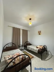 Dar KAMOUN - 2BR Apts with 5G WiFi & Parking, Houmt Souk & Corniche - Image 1