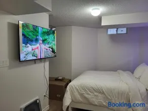 Cozy room basement with separate entrance - Image 2
