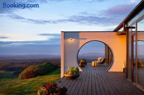 Sky High- iconic ridge-top retreat - Image 3