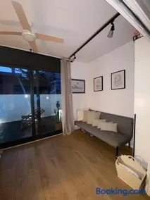 Casa grande y céntrica con piscina en zona peatonal - Image 2
