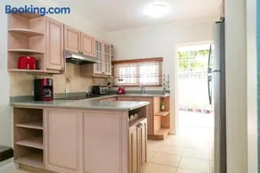 Kingston Vacation Rentals at Delightful Townhouse near Halfway Tree, Kingston - Image 4