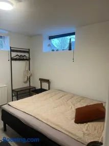 To værelser med dobbeltsenge tæt på E45 og banegården i Rødekro Værelserne deler bad Kælderværelser med egen indgang - Image 4