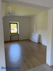 Talblick Apartment Leoben mit Gratis Parkplatz - Image 3