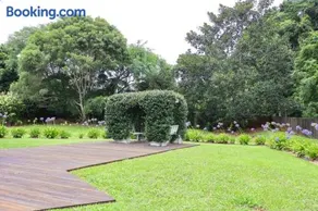 Peaceful Hinterland Cottage with Garden Swings - Image 2