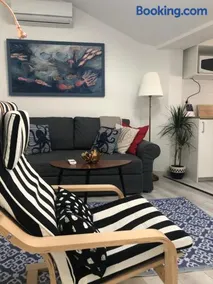 Sweet Suite with free private parking - Image 1